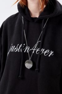 Vetements выпустили подвеску для марихуаны